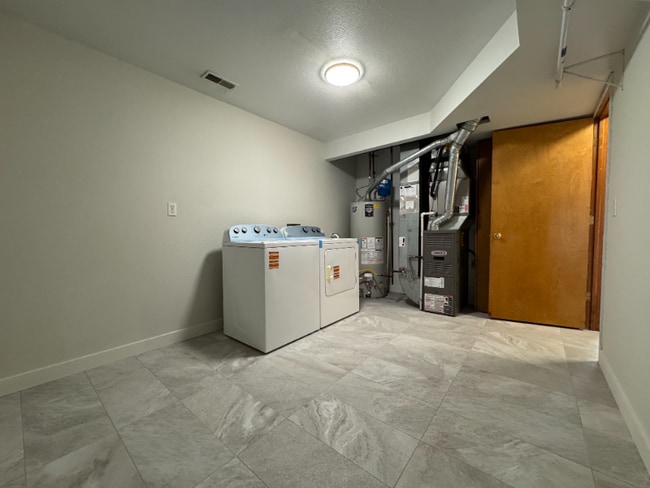 Building Photo - 1286 N Aster Pl