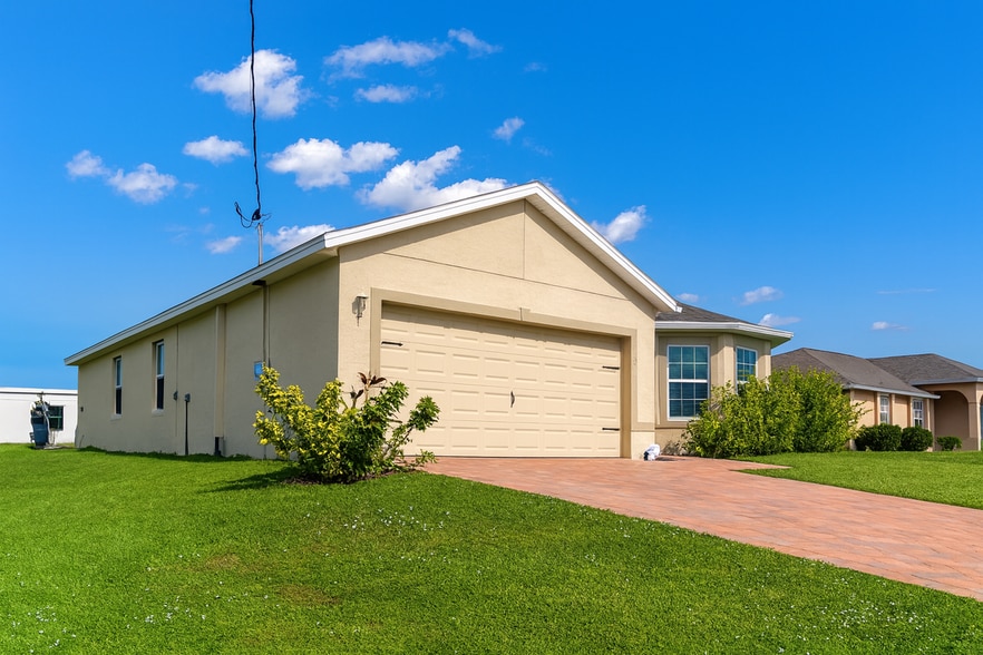 Building Photo - 211 NE 20th St