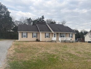 Building Photo - 3 bedroom 2 bath home in Stewarts Creek area.