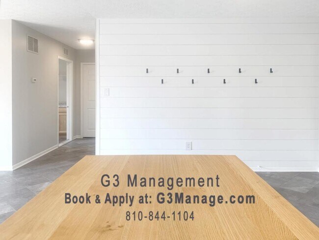 Building Photo - 570 E Marr Rd