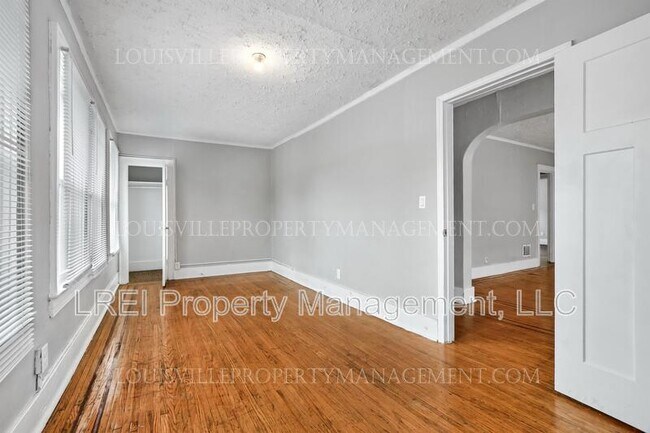 Building Photo - 664 Lindell Avenue - 2