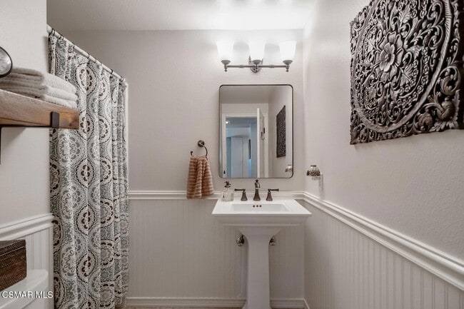 Building Photo - 907 Sagebrush Pl