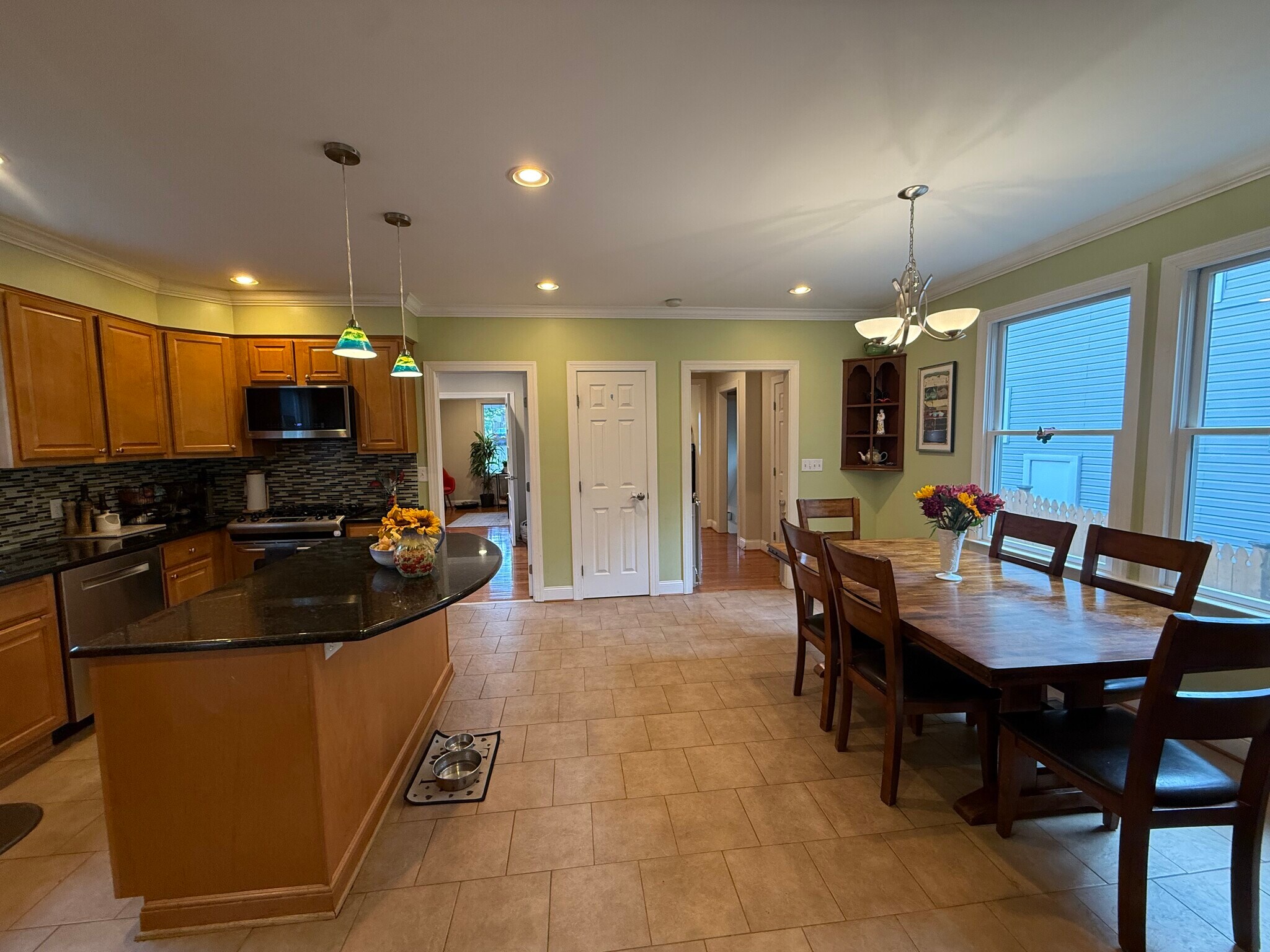 Large kitchen, perfect for entertaining - 5715 7th St N
