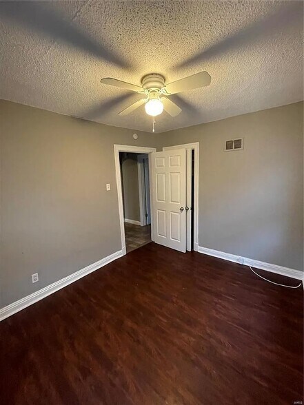 Building Photo - 207 Newell Dr