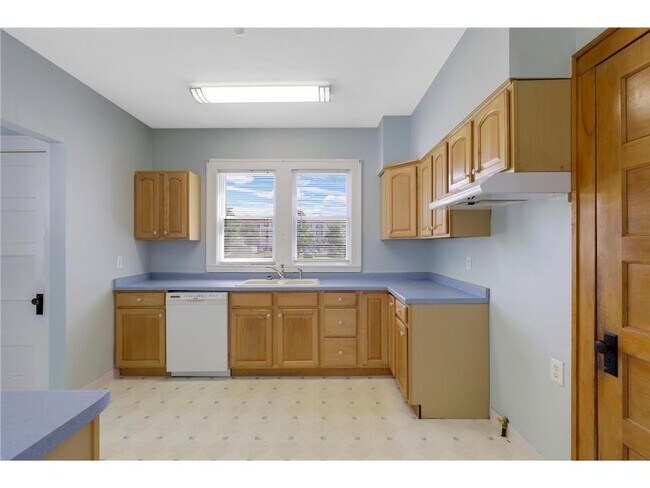 Building Photo - 3217 4th St SE