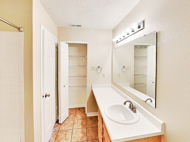 Building Photo - 2326 Collins Way