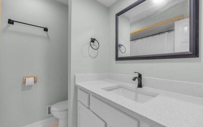 Building Photo - 631 Luray Terrace