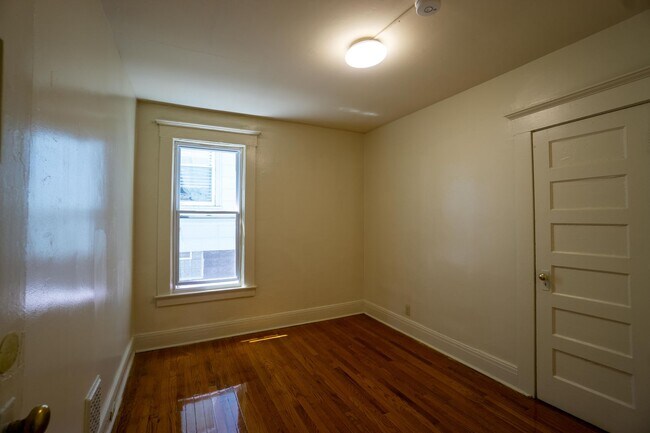Building Photo - 1217 1/2 Madison Street -  First Floor Apa...