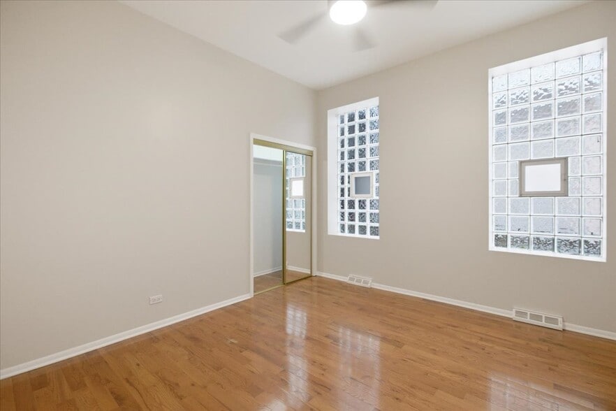 Building Photo - 1609 N Wood St