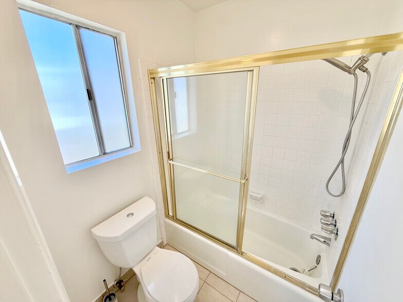 Building Photo - 1534 11th St