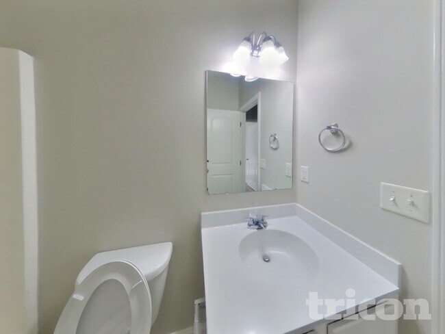 Building Photo - 7802 Bluefin Trail