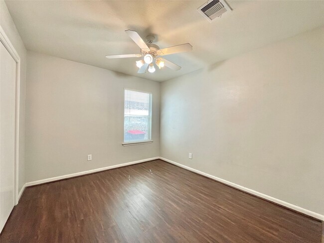 Building Photo - 19114 Yellow Thrush Dr