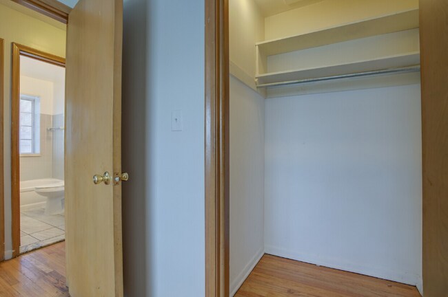 Building Photo - 4811 Cadieux Rd