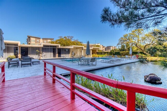 Building Photo - 5050 Woodway Dr