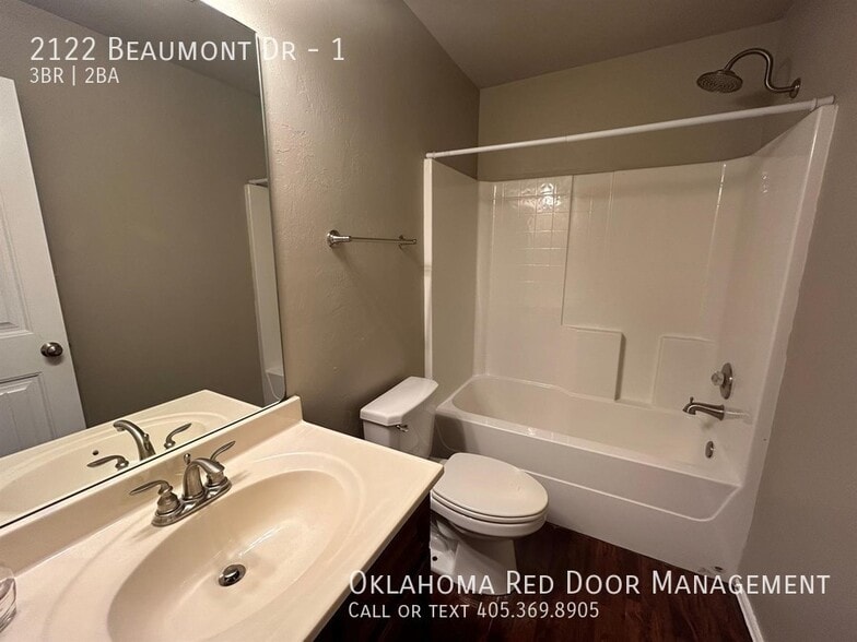 Building Photo - 2122 Beaumont Dr