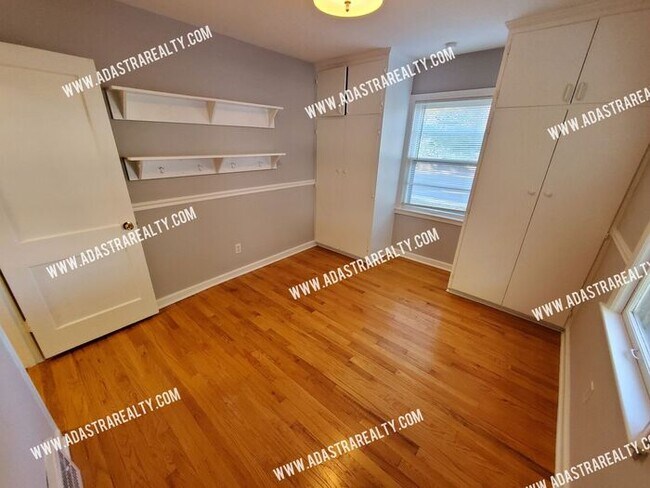 Building Photo - 4 Bedroom 2 Bath Ranch in Prairie Village-Coming SOON!!