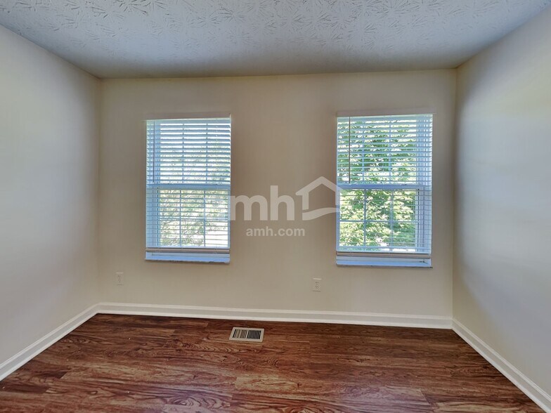 Building Photo - 136 Leasure Dr