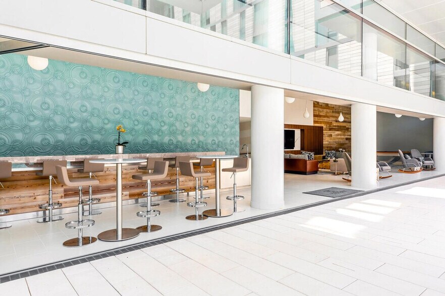 Building Photo - 900 10th St NW