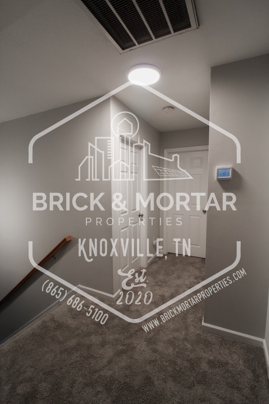 Building Photo - 900 Glendower Way