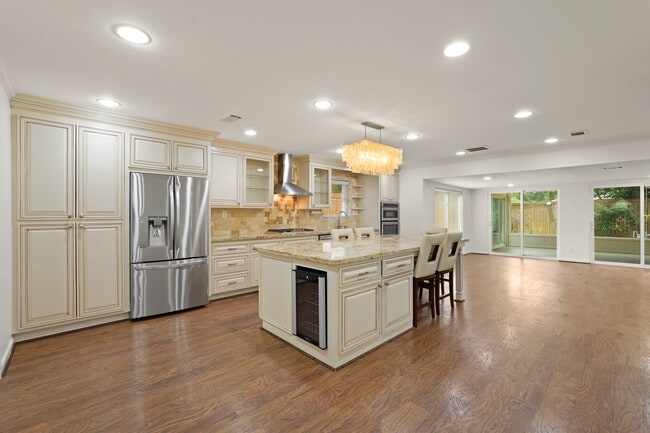 Building Photo - 4526 Benning Dr