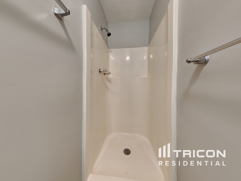 Building Photo - 530 Saddle Shoals Dr