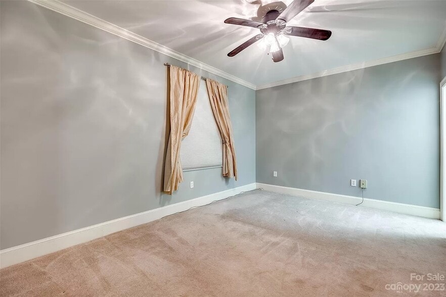 Building Photo - 127 N Tryon St