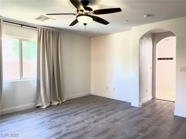 Building Photo - 2977 Queen Lake Ct