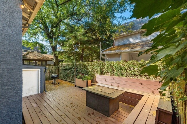 Building Photo - 745 Mohawk St