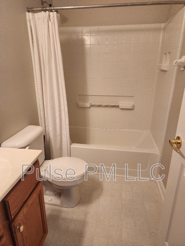 Building Photo - 985 Mistflower Ln