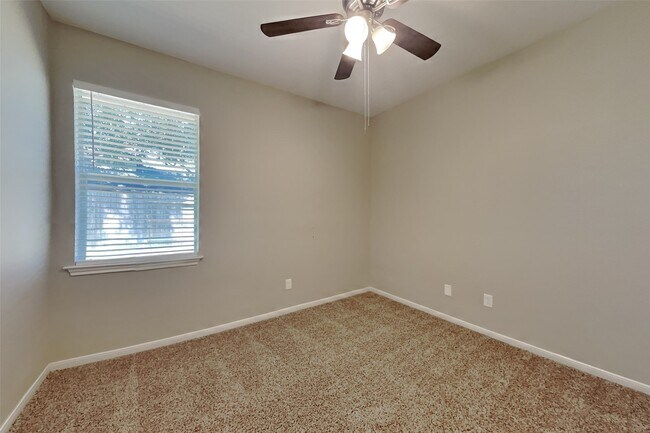 Building Photo - 15610 Forest Run Dr