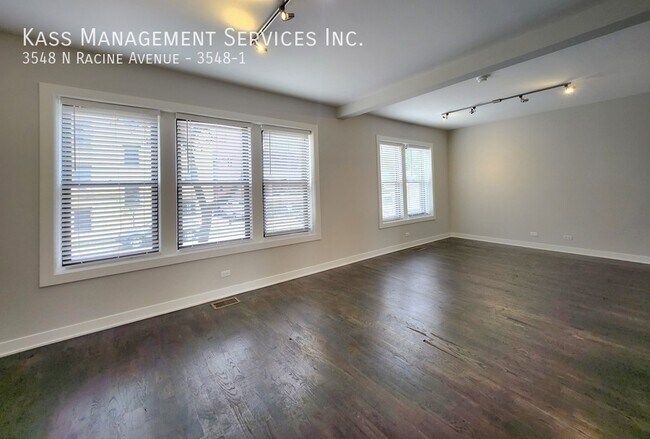 Building Photo - 3548 N Racine Ave