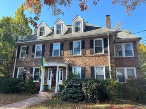 Building Photo - 512 Townsend Ave