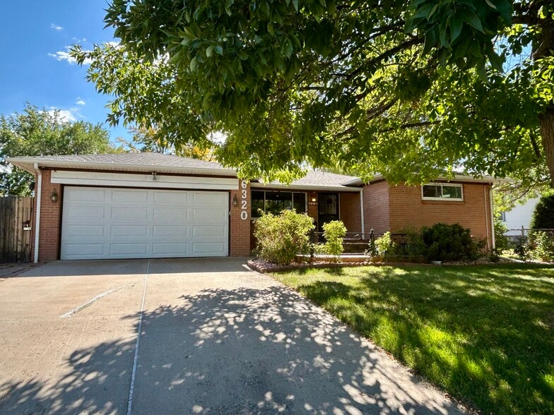 Primary Photo - 6320 E Iowa Ave