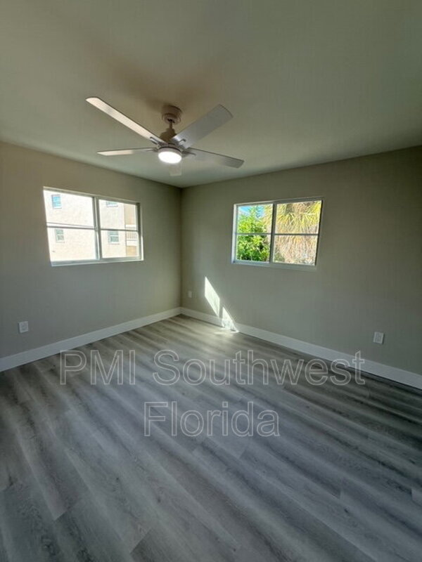 Building Photo - 5039 N Beach Rd