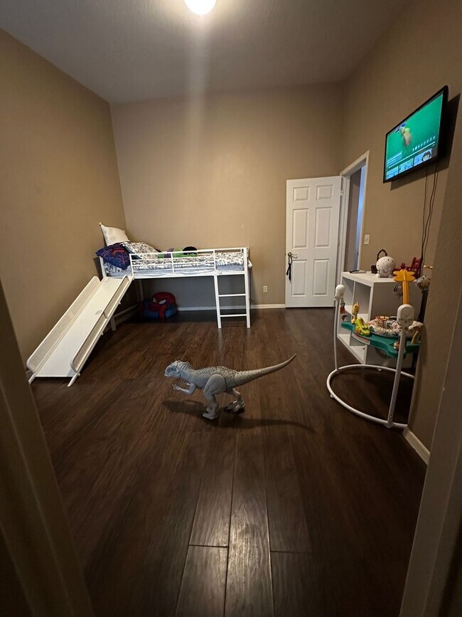 Building Photo - Beautiful two bedroom two bathroom contact...