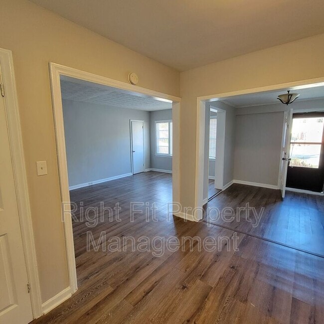 Building Photo - 3960 Trask Dr