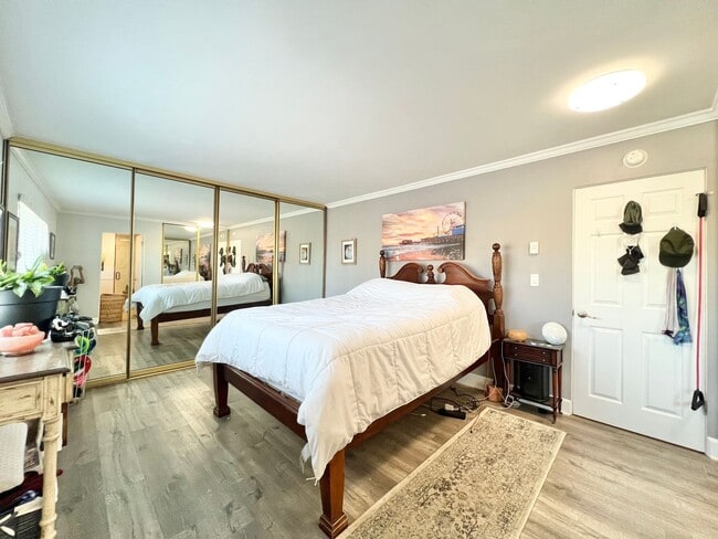 Building Photo - 2 Bed, 2 Bath Condo Near Retro Row!