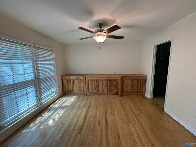 Building Photo - 295 Becky Dr