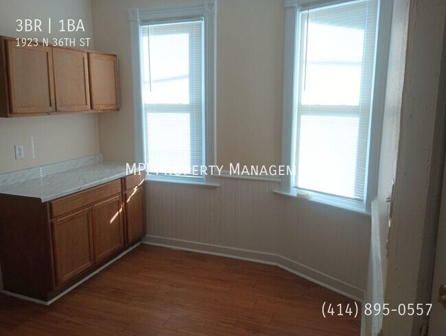 Building Photo - 1923 N 36th Street 4BR Upper