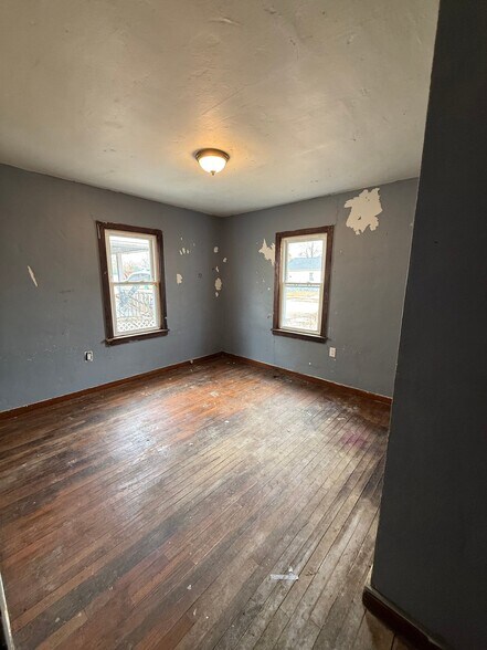 Building Photo - 1305 E Whitmer St