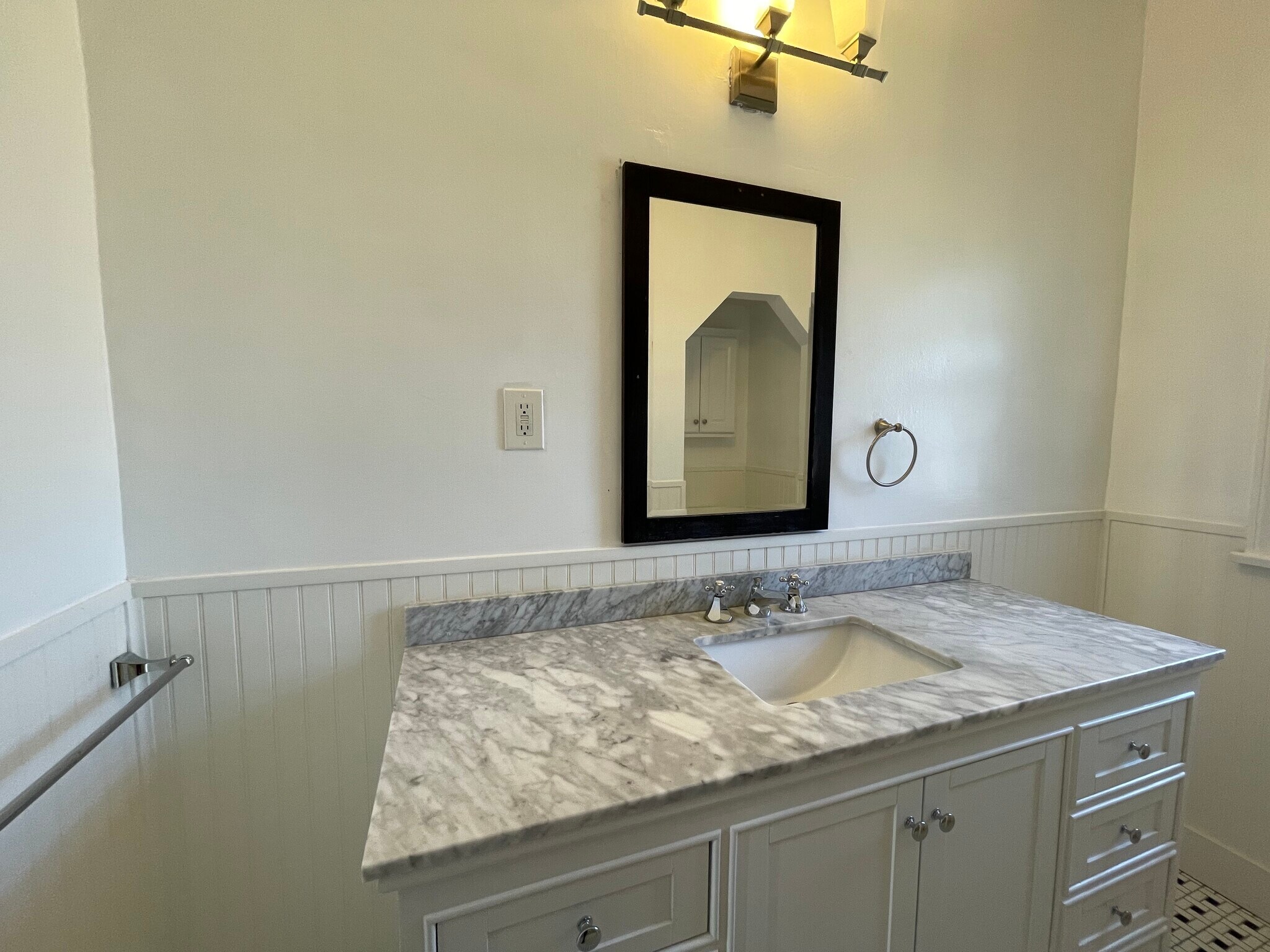 Building Photo - 1602 S Stanley Ave