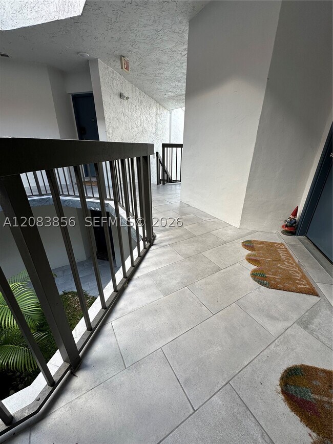 Building Photo - 9435 Fontainebleau Blvd