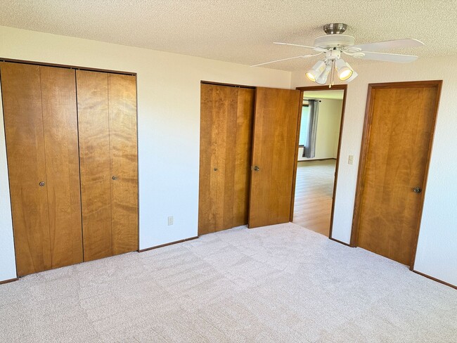 Building Photo - Well-kept house in desirable Thurston neighborhood!