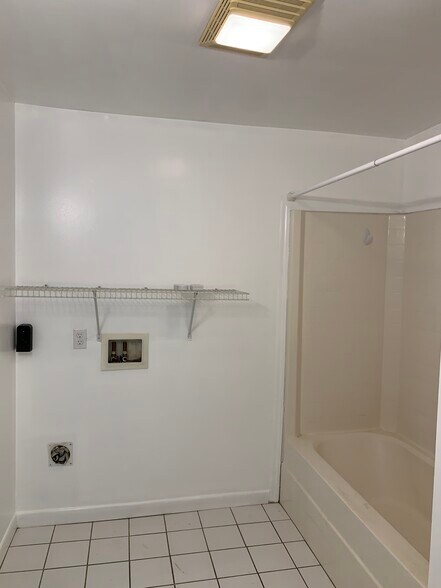 Building Photo - 2327 Ernest St