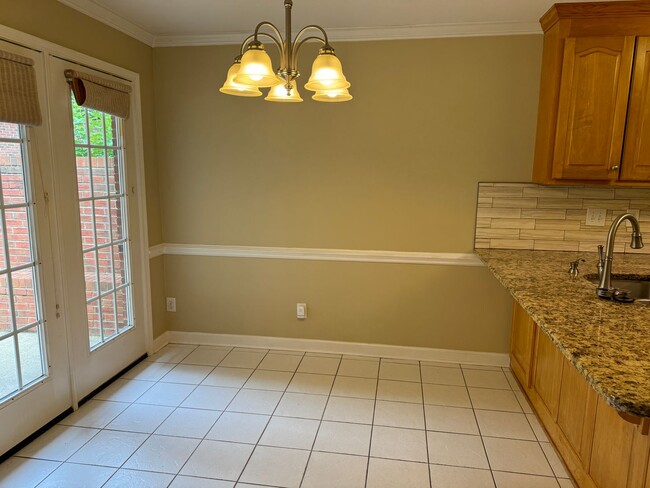 Building Photo - AVAILABLE TO SHOW!!!