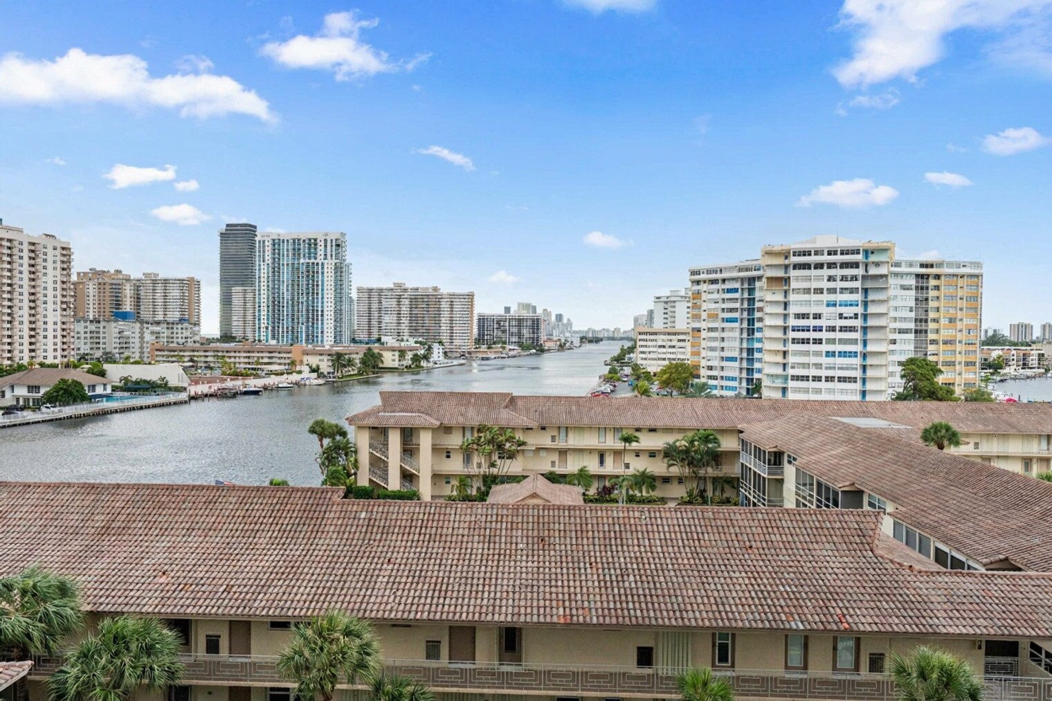 Building Photo - 2602 E Hallandale Beach Blvd