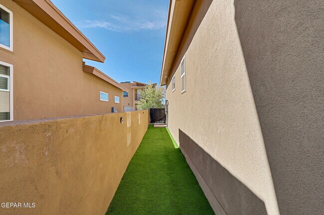 Building Photo - 1031 Vinton Ave