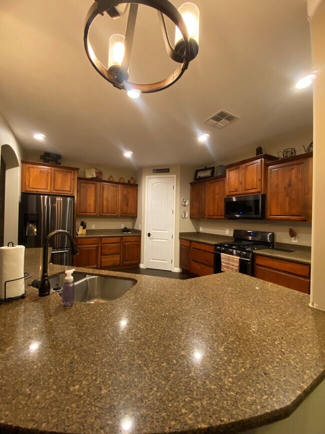 Building Photo - 826 Hemlock Ave