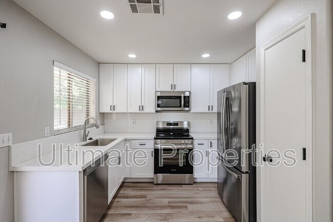 Building Photo - 15008 W Ventura St