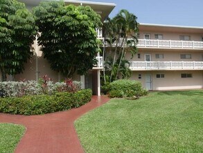 Building Photo - 2769 Garden Dr S